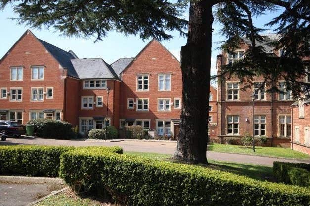 LAVENDER CLOSE, SOUTH LEATHERHEAD, KT22 4 bed terraced house for sale