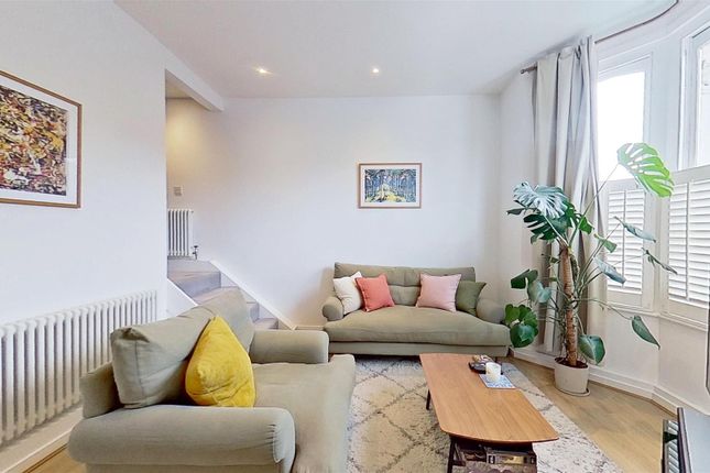 Earlsfield Road, London 2 bed maisonette for sale