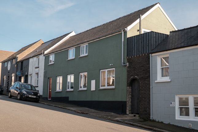 3 bed end terrace house
