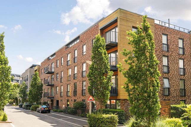 Letchworth Road, Stanmore HA7 3 bed flat for sale