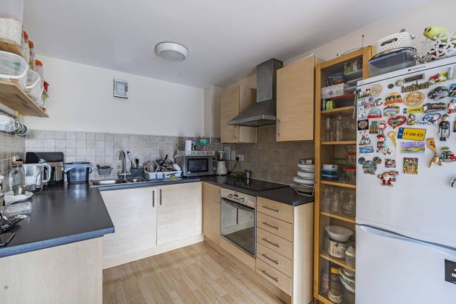 Kenton Road, Harrow, HA3 2 bed flat for sale