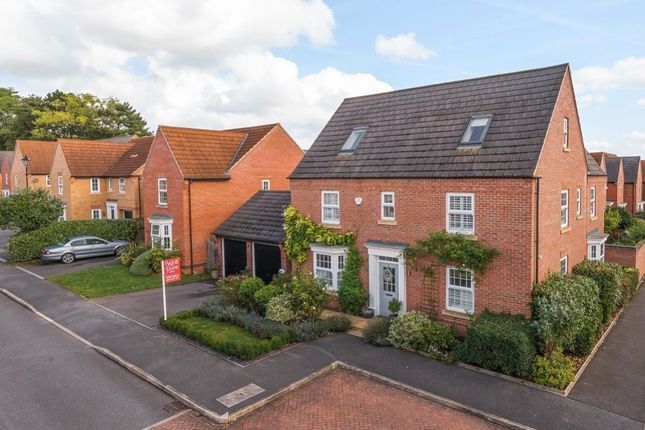 6 bedroom detached house for sale