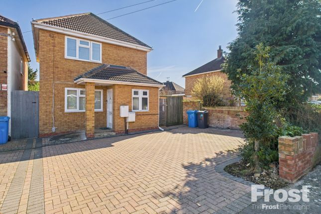Smiths Lane, Windsor, Berkshire, SL4 3 bed detached house for sale