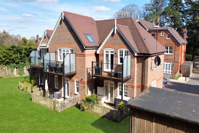 Amersham Road, High Wycombe HP13 2 bed flat for sale