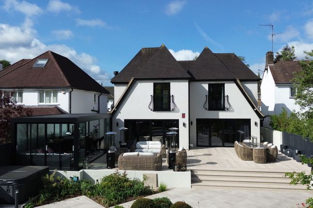 5 bed detached house