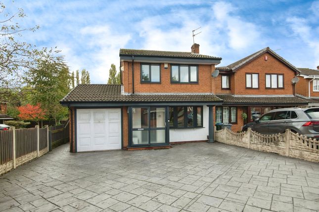 3 bed link detached house