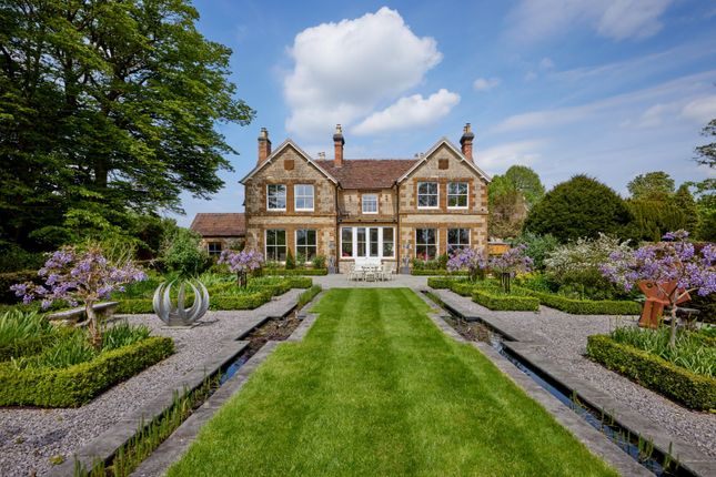 6 bedroom detached house for sale