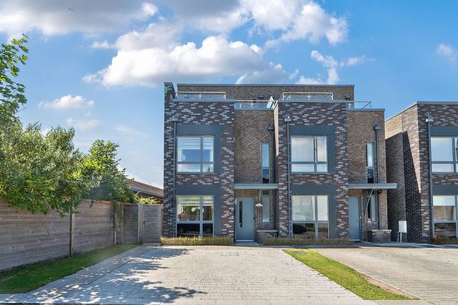 5 bed semi-detached house
