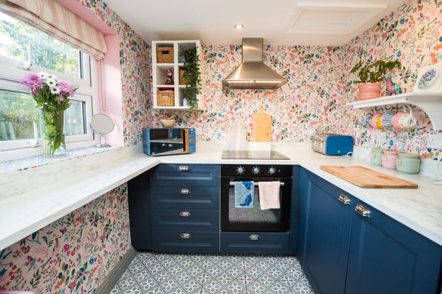 2 bedroom semi-detached house for sale