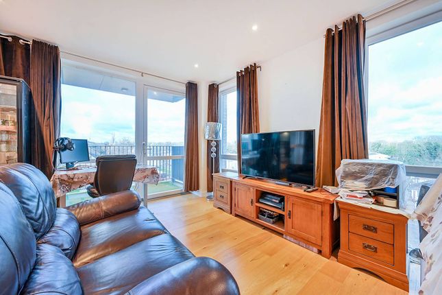 Holman Drive, Ealing, Southall, UB2 1 bed flat for sale