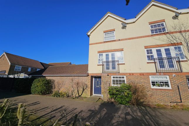 Clay Pits, Braintree, CM7 3 bed townhouse for sale