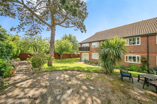 1 bedroom ground floor flat for sale