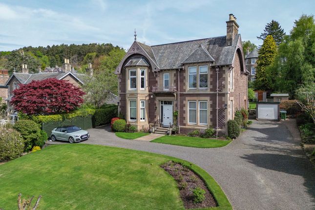 3 bedroom flat for sale