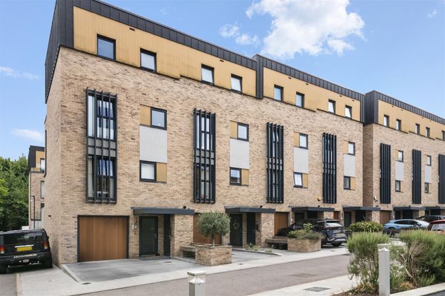 4 bedroom end of terrace house for sale