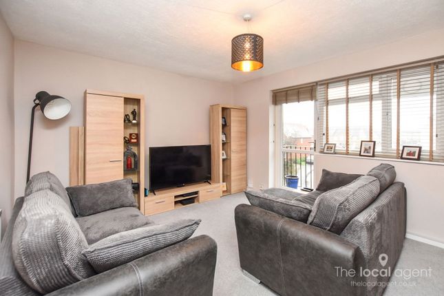 Longfield Crescent, Tadworth KT20 2 bed flat for sale