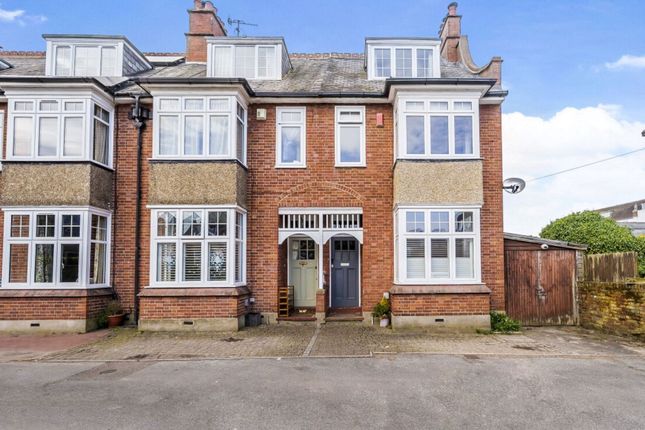Cadogan Gardens, Tunbridge Wells, TN1 4 bed semi