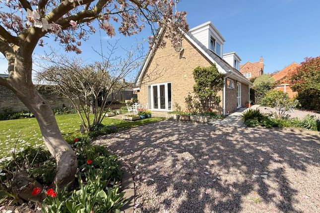 Paddock Close, Ancaster 3 bed detached house for sale