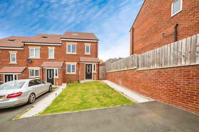 3 bedroom town house for sale