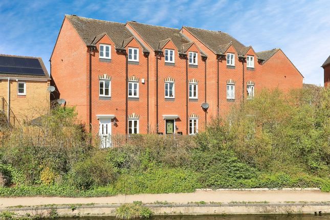 3 bedroom town house for sale