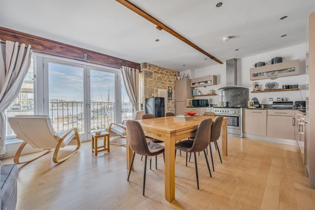 Penryn 2 bed apartment for sale