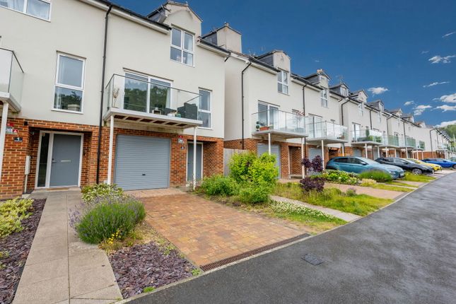 Grove Place, Tunbridge Wells TN2 4 bed semi