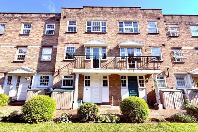 Dorking Road, Epsom KT18 3 bed terraced house for sale