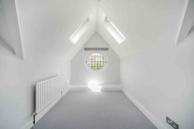 Tudor Close, Belsize Park, London, NW3 2 bed flat for sale