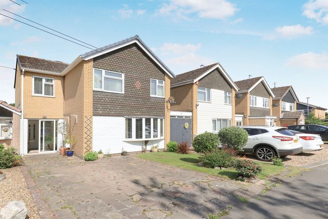 4 bed link detached house