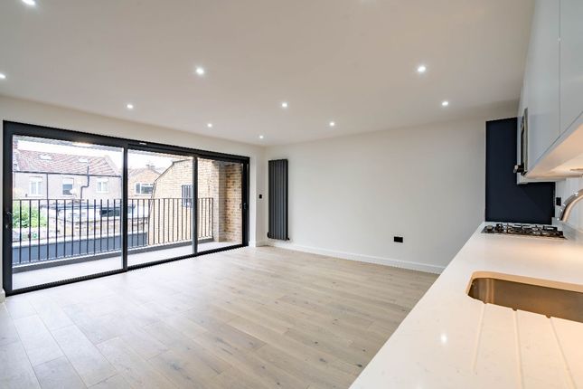 Clinton Road, Forest Gate, E7 3 bed apartment for sale