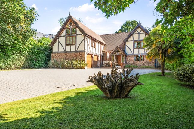 5 bed detached house