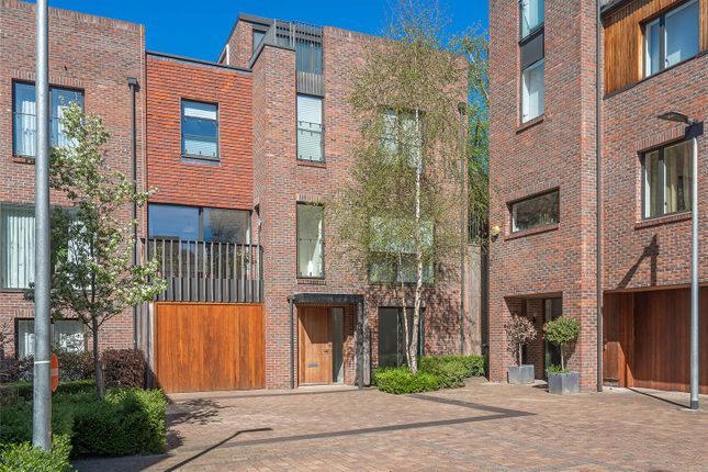 Marwood Square, London, N10 5 bed house for sale