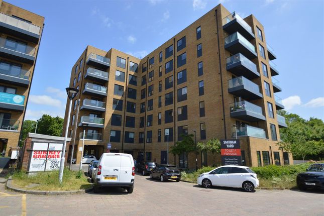 Leaden Hill, Coulsdon CR5 2 bed flat for sale