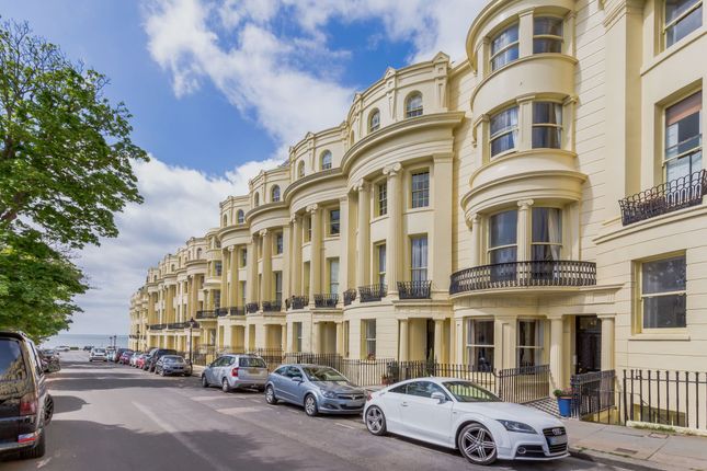 Brunswick Square, Hove BN3 2 bed flat for sale