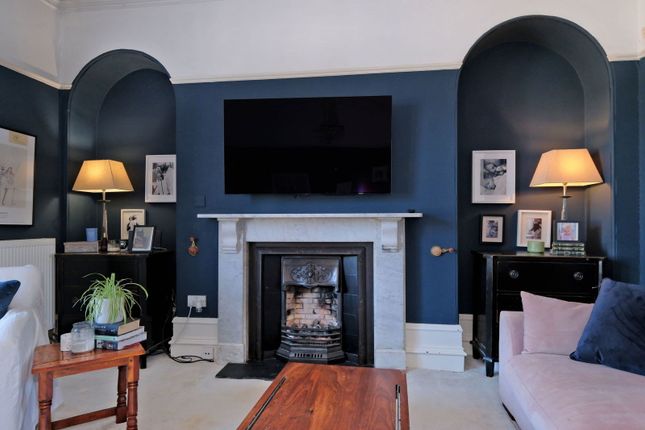 4 bed maisonette