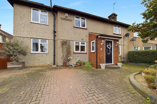 Olyffe Avenue, Welling, Kent, DA16 4 bed semi