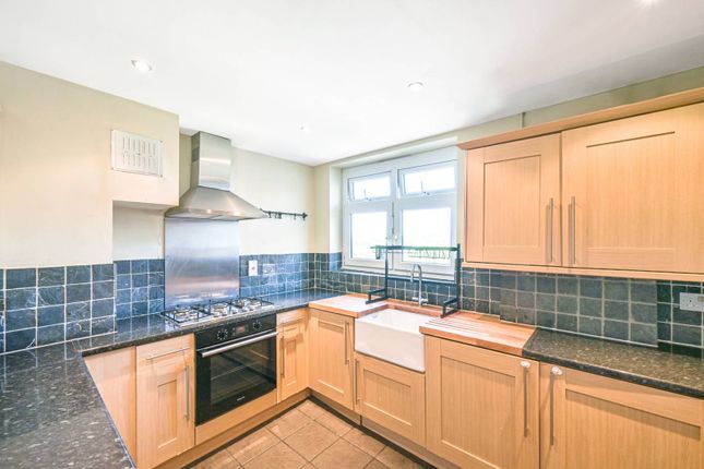 Edgeworth Road, Cockfosters, Barnet, EN4 2 bed flat for sale