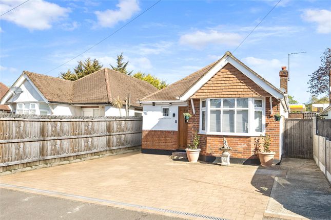 Dudley Close, Surrey KT15 3 bed bungalow for sale