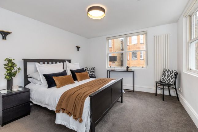 Nevern Square, Earls Court, London, SW5 1 bed apartment for sale