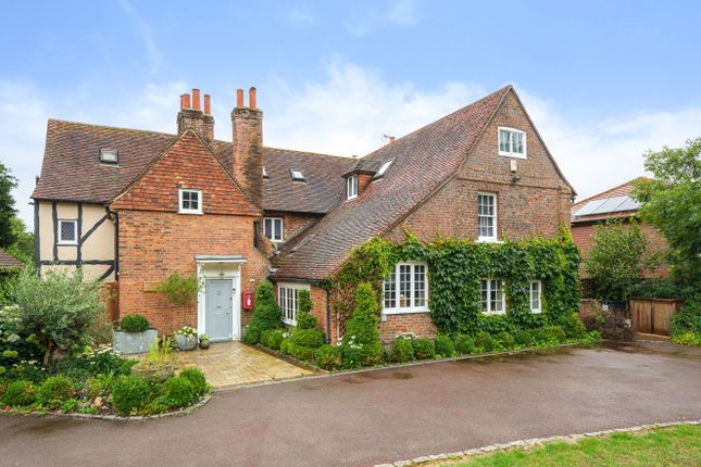 6 bed detached house