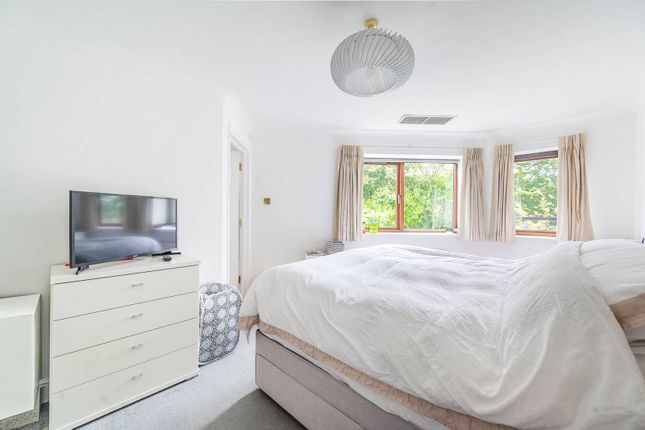 London Road, Stanmore, HA7 2 bed flat for sale