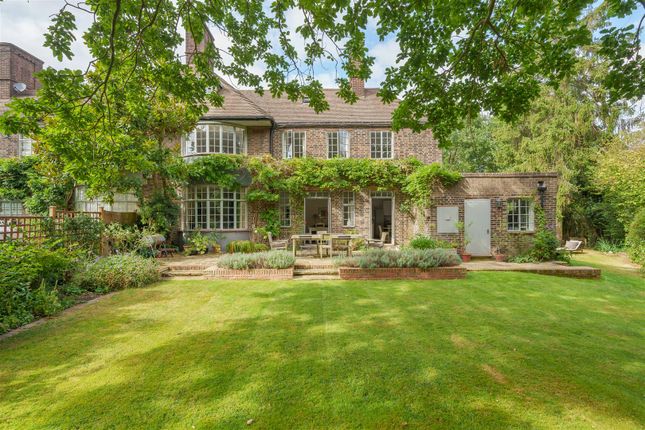 5 bed property
