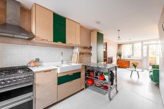 2 bedroom maisonette for sale