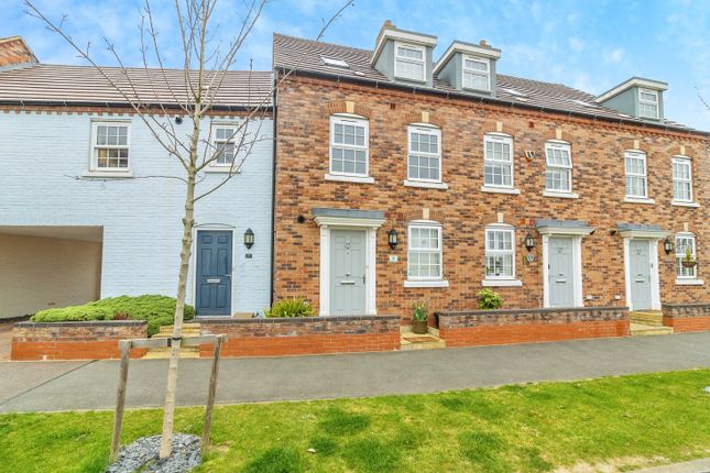 4 bedroom end of terrace house for sale