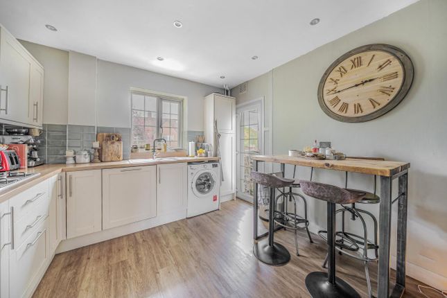 Horn Park Lane, Lee, London, SE12 3 bed flat for sale