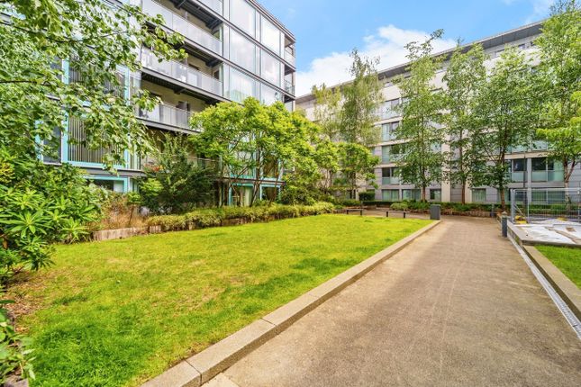 Station Approach, Hayes UB3 1 bed apartment for sale