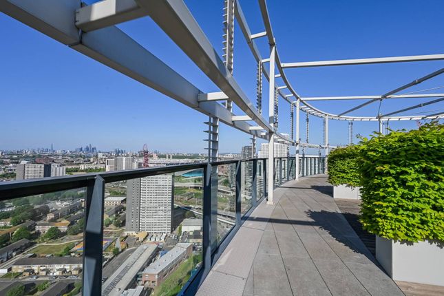 Unex Tower, Stratford, London, E15 3 bed flat for sale