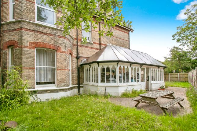 3 bed flat
