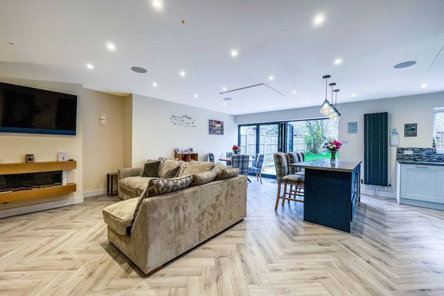 Wallace Close, Guildford, GU3 5 bed bungalow for sale
