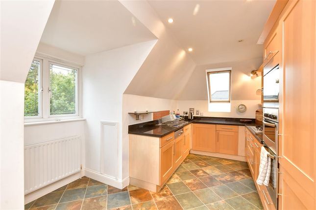 Wray Park Road, Reigate, Surrey 2 bed apartment for sale