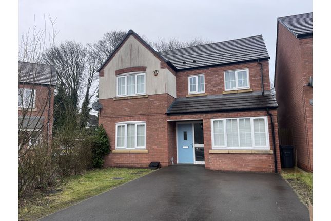 5 bed detached house